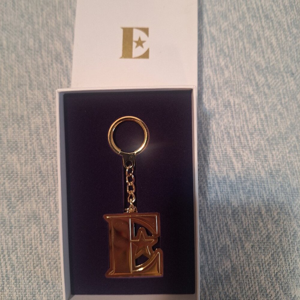 New ELTON JOHN  Yellow Brick Road Farewell Tour Gold E Keychain NEW in BOX